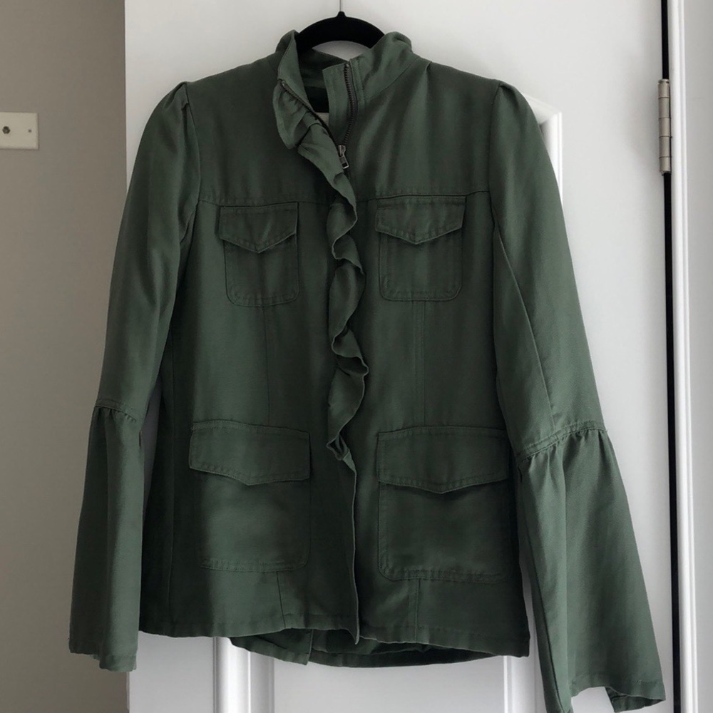 Hinge jacket with ruffles